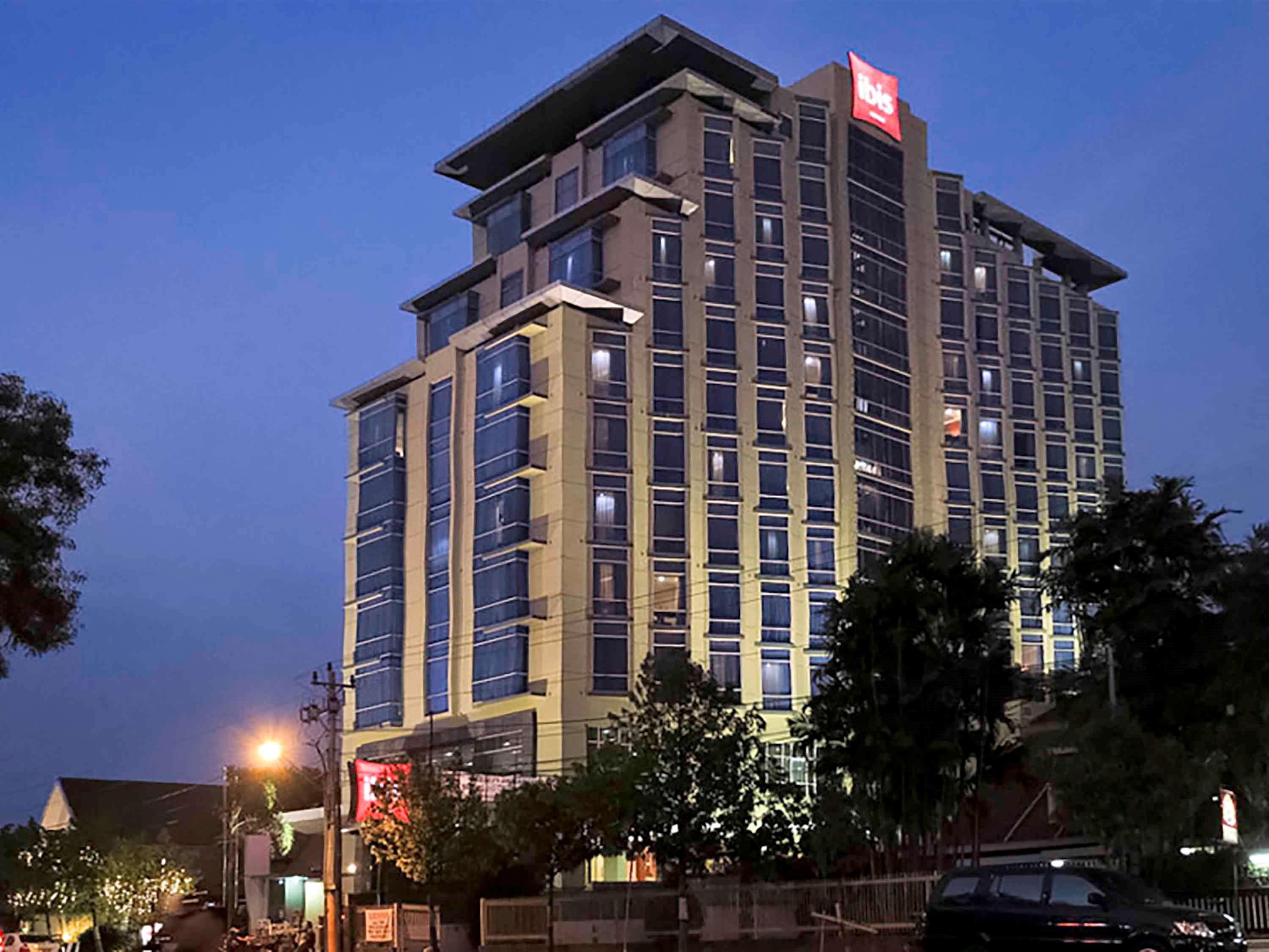 Hotel Ibis Semarang Simpang Lima Bagian luar foto